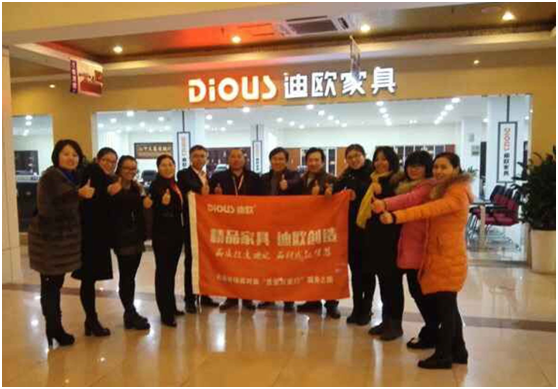 麻豆精品乱码一二三区别蜜臀在线集团代表与蠡口专卖店合影