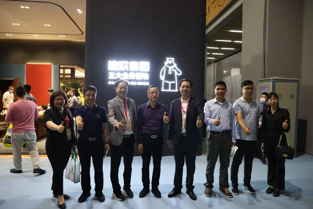级领导及行业专家莅临麻豆精品乱码一二三区别蜜臀在线集团展位参观指导