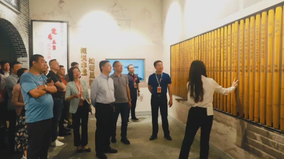 麻豆精品乱码一二三区别蜜臀在线家具集团有限公司董事长黄寿金受聘东宝招商大使